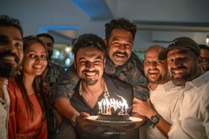 Tanvi Ram Instagram - Moments♥️

@judeanthanyjoseph 
@tovinothomas 
@asifali 
@chaman.chakko 
@akhilarakkal 
@mohandas_art_director 

#2018eveyoneisahero #2018successcelebration #happinesshigh #momentstoremember #2018