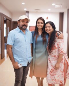 Tanvi Ram Instagram - 2018 family♥️

@sudheesh_actor 
@gilujoseph 

Photographer - @unnisurendran 
Attire - @western_lady_ 
MUA - Meeeeeeee😁

#2018everyoneisahero