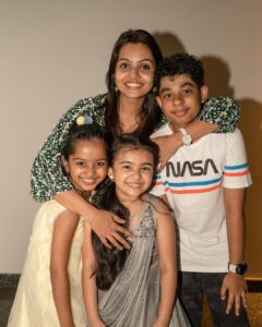 Tanvi Ram Instagram - With our little heroes♥️

@_vriddhi_ 
@devanandha.malikappuram 
@just.me.pranav 

Attire - @western_lady_ 

#2018 #happybigfamily