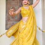 Tridha Choudhury Instagram - Make a Reel using my Latest song ‘ Tere Mere ‘ and I shall feature the best 10 reels on my stories 🌻 Sing, dance or pose to the Beautiful tune of ‘Tere Mere ‘ 🌻 #newsongalert #newsongs #weddingseasons #weddingceremony #weddingsutra #shaadiseason #shaadisaga