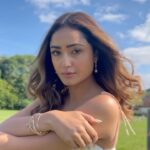 Tridha Choudhury Instagram - The True Beauty of a woman ….lies in the … finish the sentence with an appropriate word of your choice 💙 #travelwithtridha #traveldeeper #traveltoexplore #traveltoday #traveltherapy