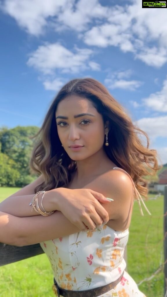 Tridha Choudhury Instagram - The True Beauty of a woman ….lies in the … finish the sentence with an appropriate word of your choice 💙 #travelwithtridha #traveldeeper #traveltoexplore #traveltoday #traveltherapy
