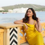 Tridha Choudhury Instagram – Caption this ⭐️

#travelwithtridha #stylewithtridha #bollywoodstyle #monsoondiaries #monsoonmagic #cityoflakes #incredible_india