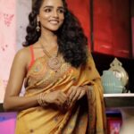 Tuhina Das Instagram - #beingbong 🌼 #saree #bonggirl #tuhinadas #sareelover #sareefashion #picoftheday #instagram #instadaily #love #comfy #kolkata #mumbai #mamasgirl #ottd#trending @lalia_sanskriti @makeupartist_bhaskarbiswas @aajkaal.in @sayantan_dutta_photography Kolkata city of joy