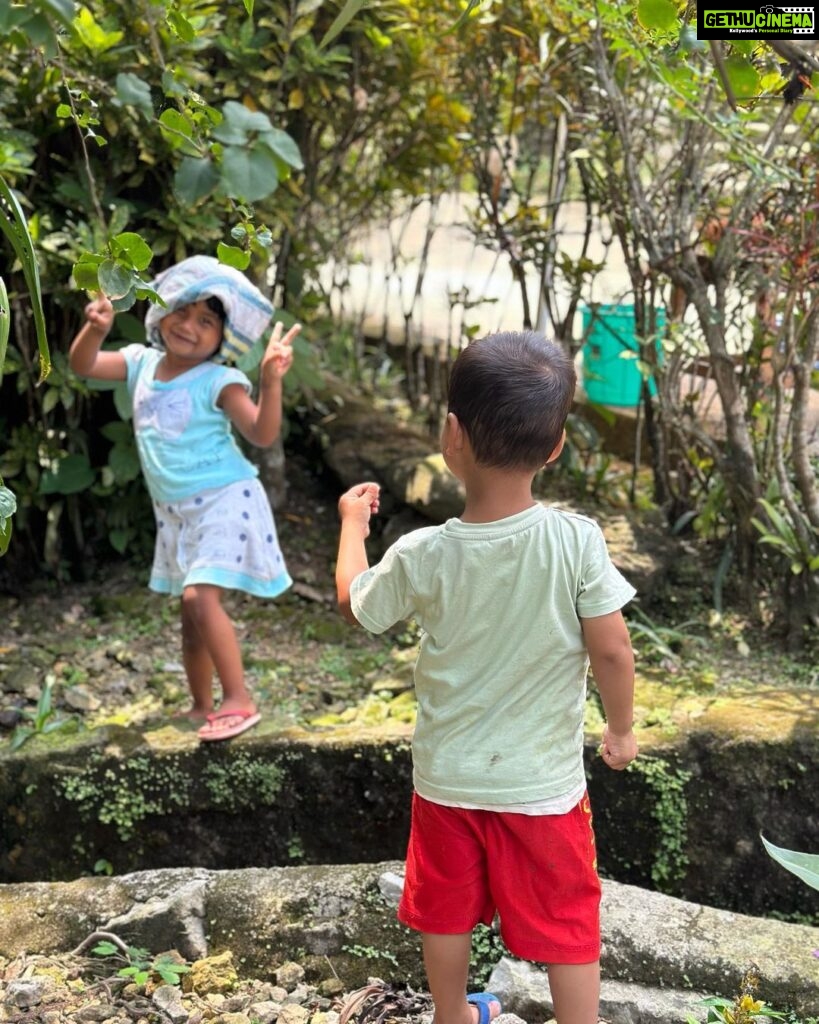 Ulka Gupta Instagram - When you’re in the cleanest village of Asia, you don’t just see cleanliness you feel it too 🦋 #mawlynnong #meghalaya #traveldiaries Mawlynnong Village