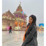 Ulka Gupta Instagram - वैकुंठ में भी ना मिले जो वो सुख, कान्हा तेरे वृंदावन धाम में है, कितनी भी बड़ी विपदा हो चाहे, समाधान तो बस श्री राधे तेरे नाम में है। #radheradhe #harekrishna #vrindavan