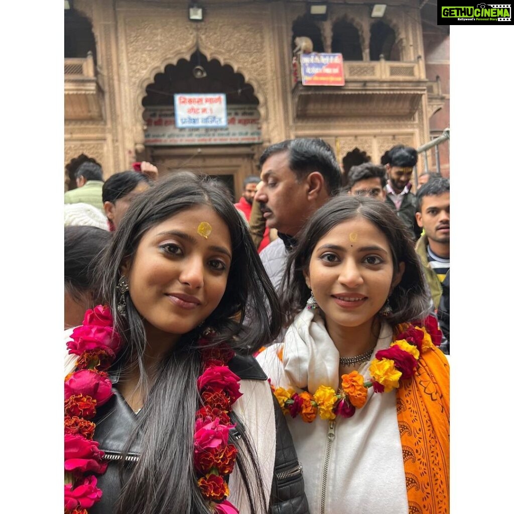 Ulka Gupta Instagram - वैकुंठ में भी ना मिले जो वो सुख, कान्हा तेरे वृंदावन धाम में है, कितनी भी बड़ी विपदा हो चाहे, समाधान तो बस श्री राधे तेरे नाम में है। #radheradhe #harekrishna #vrindavan