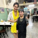 Upasana Kamineni Instagram - “Happy mummy = Happy baby“ amazing culinary experience with the most unique Michelin star street food Chef Jay Fai. This 78 year chef is all about discipline & passion. She cooks herself for 12 hours everyday! All the stuff about her on @netflix is much better experienced in real. Thank you @jayfaibangkok for making mom & dad’s anniversary dinner so special. ❤️🤗