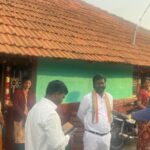 Vijay Vasanth Instagram - Door to door campaigning for our @INCIndia candidate Shri. Shreyas Patel in Holenarasipur assembly constituency. #KarnatakaAssemblyElection