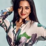 Vimala Raman Instagram - Do it with style 🤎🤍😎 Dolled up for #rudrangi #promotions A big thank you to the most talented #stylist @aayeshaa.mariam ❤️😘🙏🏻 #outfit @storeanonym #photographer @rohitnagsai . . . #rudrangiincinemas #telugu #telugucinema #cinema #movies #hyderabad #latest #hit #styling #style #fashion #love #picoftheday #indowestern #print #actor #actress #vimalaraman