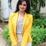 Vimala Raman Instagram – 🌻 Live life in warm yellows 🌻💛✨
.
.
.
#backtoback #release #work #lovemyjob #movies #cinema #asvins #asvinspressmeet #tamil #telugu #hyderabad #yellow #myfavorite #style #fashion #picoftheday #actor #actorslife #actress #vimalaraman