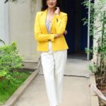 Vimala Raman Instagram - 🌻 Live life in warm yellows 🌻💛✨ . . . #backtoback #release #work #lovemyjob #movies #cinema #asvins #asvinspressmeet #tamil #telugu #hyderabad #yellow #myfavorite #style #fashion #picoftheday #actor #actorslife #actress #vimalaraman