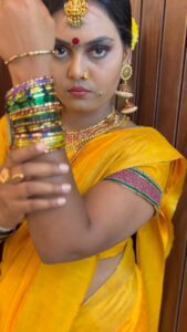 Vishnu Priya Instagram - 😉kannamma…  MUA work with @ajay_artistry 
.
.
.
#recreation #silksmitha #mua #tamil #tamilreels #trending