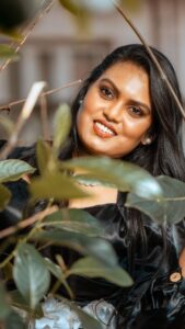 Vishnu Priya Instagram - Silksmitha mam Recreation look🥰
.
.
MUA: @dina_chennaimakeupartist 
Hairstylist : @shalini_hairartist 
Photography: @eyemomentclickers 
@its_rohith133 
@magilan_08 
From: @slashmakeupacademy 
.
.
#Photography #recreationlook #silksumitha #90s #vintagelook #PhotoShoot #blackandwhite