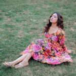 Vithika Sheru Instagram - You Will Bloom Right On Time 💐 . Footwear - @flutter_preeti Outfit - @madhoosclassic8 PC - @pixelaffinityphotography