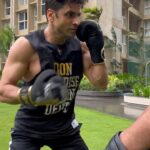 Vivek Dahiya Instagram - Train like a machine while you’re at it! 🥊