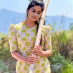 Aadhirai Soundarajan Instagram - #theyamunacloset This is one of my favourite collections of Yamuna’s Closet❣️ This casual kurti designed with puff sleeve and closed V-neck. The Floral print is the highlight, I love Floral Patterns and I found this page @dhita.in_ This page is known for Floral Cotton Kurtis. That too they are from my home town Tirupur. I’m super happy about it. I guarantee that you will definitely love the collections and the quality of their outfits. So, go check it out!! Cotton Kurti from : @dhita.in_ #aadhiraisoundararajan #mahanadhi #mahanati #mahanadhiserial #vijaytv #vijaytelevision #vijayrvserials #tamil #tamilactress #tamilserialactress #actorslife #kollywoodactress #traditional #culture #thaali #love #life #happiness #girl #cute #pride Kodaikkanal