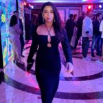 Aanchal Munjal Instagram - Congratulations Applause Entertainment for completing 5 beautiful years. Glad to be an Applause fam! 💛🌙 @sameern @segaldeepak @applausesocial . . . . . . #ApplauseEntertainment #AnchalSingh #Undekhi #Celebration #lookoftheday #ootd #fashiondiaries #Event #Glam #nightlights Taj Lands End, Mumbai