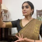 Abhirami Venkatachalam Instagram - காடுடையசுட லைப்பொடிபூசிஎன் உள்ளங்கவர் கள்வன் Thevaram is such a beautiful verse on lord shiva (adavallan) 🙏🏼 sung by gnanasambandar 🙏🏼 the beauty of this verse is that we can choreograph it as a bhakthi offering or even a love struck scene with the beautiful shiva🙏🏼 My fav bgm from Ponniyin Selvan... always in love with @arrahman music , pls do release the complete version of it sir can’t wait to listen to the whole thevaram 🙏🏼🙏🏼🙏🏼 I still can’t forget the moment I heard this tune while watching the movie ... ponniyin selvar @jayamravi_official is opening the olaichuvadi from vanathi ... what a scene ♥️ loved every bit of it✨ and this is a small dedication for the beautiful choreographer and my beloved master @brinda_gopal 😚 ( pizhai irundaal mannikavum 🙏🏼) PS- I do not own the rights for the audio .. reel done out of love #life #love #live #happy #vibes #ponniyinselvan #arrahman #maniratnam #abhiramivenkatachalam #kannama #jayamravi #ab #instagram #instareels #reels #chennai #home