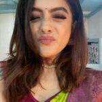 Abhirami Venkatachalam Instagram - Vanity setai 😋 enendral enaku ungaellarayum romba pudikum 💋 Makeup- @pavihairandmakeup Hair- @makeover_by_maggie Thank you darlings 😘♥️ #shootmode #life #love #kisses #abhiramivenkatachalam #positivevibes #instagram #instagood #instalike #instapost #saree #chennai