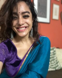 Abhirami Venkatachalam Instagram - Smile pls 💜💋 #post #favourite #saree #look #ootd #eyemakeup #smile #love #life #abhiramivenkatachalam #ab #kannamma #instagood #instagram #instapost