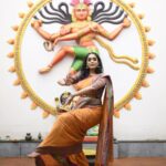 Abhirami Venkatachalam Instagram - தோடுடைய செவியன் விடையேறியோர் தூவெண்மதி சூடிக் காடுடையசுட லைப்பொடிபூசிஎன் உள்ளங்கவர் கள்வன் ஏடுடையமல ரான்முனைநாட்பணிந் தேத்தஅருள் செய்த பீடுடையபிர மாபுரம்மேவிய பெம்மானிவ னன்றே. Photography- @vino_francis_roy Makeup&hair- @pavihairandmakeup Assisted- @nish_ant__ Location- @marutham.village.resort #dance #natraja #love #passion #life #smile #live #happy #hugs #selflove #care #world #abhiramivenkatachalam #ammu #yourstruly #chennai #tamilcinema