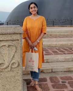 Abhirami Venkatachalam Instagram - My peaceful space in this universe 🧡 with my man #coimbatore #peace #spirituality #touch #heart #bestday #emotional #bond #my #man #life #answers #forever #yours #yourstruly #ammu #abhiramivenkatachalam #isha  #ishayoga #ishayogacenter