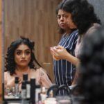 Abhirami Venkatachalam Instagram - Behind the scenes 😘. I love love love the team ♥️ thanks to my darlingsssssssss who made the day best ..... you people mean a world to me mmmmwah 💋💋💋💋 Outfit- @nirali_design_house Makeup- @pavihairandmakeup Hair- @margaret.kumar.3 Photography- @vino_francis_roy #bts #fun #love #life #crazy #me #friends #for #ever #best #look #love #self #positive #day #vibe #shoot #vijaytelevision #show #murattusingles #abhirami #abhiramivenkatachalam