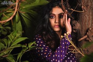 Abhirami Venkatachalam Instagram - Become one with the nature , nature has its own way to take you till the divine 💜  Photography- @theindianphotography  Hair&makeup- @sridevirameshartist  Outfit- @tamarachennai