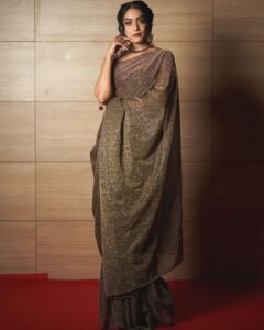 Abhirami Venkatachalam Instagram - Full shot is mandatory in a saree look ♥️. Jfwawards2020
Styling & Jewelry: @Rajatamaya 
Make up & hair : @kabooki_mua 
Photography: @cyril_eanastein hair: @jamunadevraj