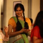 Adah Sharma Instagram - 3 din aur 4 ghante mein aap kitne samose kha sakte ho?  Samose Khao, barish mein dance Karo , kissi ko na chedo , na satao aur #KaliKaliZulfonKe dekho , suno aur enjoy Karo ❤️💃🐈‍⬛🐜🐘🥷🖤🖤🖤🖤 #tseries #BhushanKumar @ghuggss @jubin_nautiyal @rochakkohli @theofficialnusrat @abhishek_as_it_is @adil_choreographer @rajchanana @shivamchanana @sanjoyd