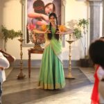 Adah Sharma Instagram - 3 din aur 4 ghante mein aap kitne samose kha sakte ho?  Samose Khao, barish mein dance Karo , kissi ko na chedo , na satao aur #KaliKaliZulfonKe dekho , suno aur enjoy Karo ❤️💃🐈‍⬛🐜🐘🥷🖤🖤🖤🖤 #tseries #BhushanKumar @ghuggss @jubin_nautiyal @rochakkohli @theofficialnusrat @abhishek_as_it_is @adil_choreographer @rajchanana @shivamchanana @sanjoyd