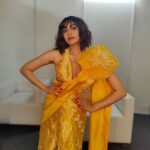 Adah Sharma Instagram - Bare feet ! I walked for Lakme fashion week today. Happy first day of Navratri ❤️ Yeh Saree nahi hai btw . This is a Mekhela Chador. I walked for @sanjukta_dutta_ What a lovely lovely human ! This is from her latest colection Sapoon which means dreams . Don't miss the Alta on the hands and feet 🫀 Waiting for professional pictures...tab tak yeh🤓 P.S.the Mekhela Chador is a traditional Assamese sarong traditionally worn by Assamese women. This is a modern twist to it with the trail 🤓❤️