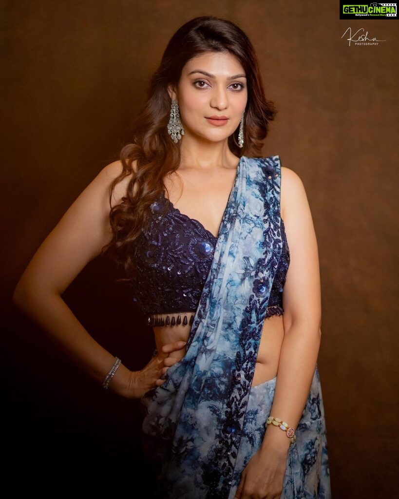 Aditi Gautam Instagram - 💙💙💙 Pre Release Event In Hyderabad . Outfit - @neerusindia Jewellery - @yuvaneerus Makeup - @thanusmakeover Hair - @husky.makeover Styled by - @saranya_raov Shot by @teamkeshuphotography . . . . . . . #picoftheday #bestoftheday #promotion #hotstar #athidhi #teluguactress #telugucinema #webseries #trending #explore #saree #sareelove #sareefashion #sareeindia #actress #jaiguruji