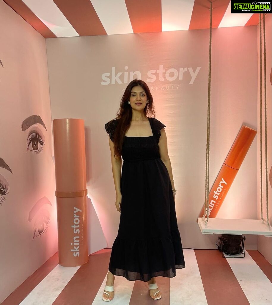 Aditi Gautam Instagram - @skinstoryme launch in mumbai. Have to say what a fun event and also love the products will make a video soon on it!! . . . . . . . #picoftheday #photography #portrait #skincare #skingoals #makeup #skincareroutine #event #skintips #lipstick #spf #makeuplover #launchparty #exploremore #trending #bollywood