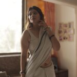 Aditi Gautam Instagram - 🤍🤍🤍 . . . . . . . . . . #picoftheday #saree #portraitphotography #sareelove #sareeindia #fashion #outifitoftheday #instagood #instadaily #waistchain #teluguactress