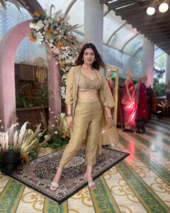 Aditi Gautam Instagram - To an eventful day hosted by @jasleensabharwal @theancestrystore  showcasing their festive collection. Guess which outfit did I pick up?
.
.
.
.
.
.
.
.
#ootd #festivecollection #outfitinspiration #fashion #explore #fyp #fashionstyle #modeling #pose #photography #viralpost