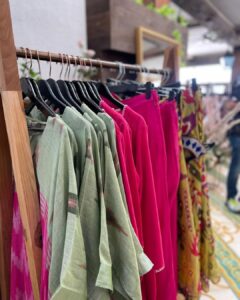Aditi Gautam Instagram - To an eventful day hosted by @jasleensabharwal @theancestrystore  showcasing their festive collection. Guess which outfit did I pick up?
.
.
.
.
.
.
.
.
#ootd #festivecollection #outfitinspiration #fashion #explore #fyp #fashionstyle #modeling #pose #photography #viralpost