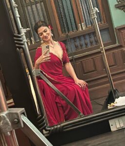 Aditi Gautam Instagram - Say hello to Sandhya! Watch #athidhi on @disneyplushstel @disneyplushotstar streaming now! Don’t forget to swipe till the end for some bts! Last one is the best!
.
.
.
.
.
.
.
.
.
#saree #redsaree #sareelover #bts #picoftheday #sareeindia #sareefashion #grwm #explore #teluguactress #athidhionhotstar