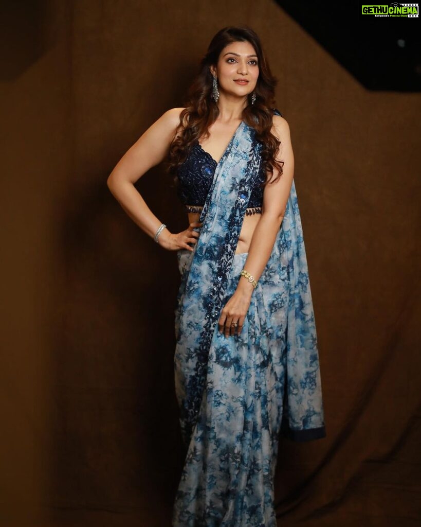 Aditi Gautam Instagram - 💙💙💙 Pre Release Event In Hyderabad . Outfit - @neerusindia Jewellery - @yuvaneerus Makeup - @thanusmakeover Hair - @husky.makeover Styled by - @saranya_raov Shot by @teamkeshuphotography . . . . . . . #picoftheday #bestoftheday #promotion #hotstar #athidhi #teluguactress #telugucinema #webseries #trending #explore #saree #sareelove #sareefashion #sareeindia #actress #jaiguruji