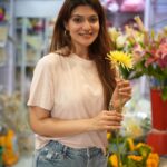 Aditi Gautam Instagram - Smile and see the world changing! . . Let’s name HER! . . . . . #picoftheday #flower #smile #actor #photooftheday #exploremore #trending #fyp #viralpost #portraitphotography #bollywood