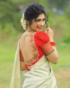 Aditi Prabhudeva Instagram - Spread Love wherever You Go ❤️ 
.
.
.
👗 @chandangowda_official 
💄 @artistryby_priyankaharish 
📸 @sankar.raman.35