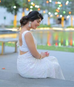 Aditi Prabhudeva Instagram - PEACE , LOVE & HAPPINESS 🤍
.
.
.
💄 @artistryby_priyankaharish 
👗 @rentyourlook_by_chandangowda 
📸 @pavenfotography