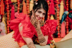 Aditi Prabhudeva Instagram - ಮದರಂಗಿಯಲ್ಲಿ ಮನಸಿನ ರಂಗು ಮೂಡಿದೆ...
@yashas.patla 😘

.
.
Styling: @chandangowda_official
Mehendi : @mehendistoriesbykiran 
PC : @happeningpixels 
MUA : @artistryby_priyankaharish 
Decor : @events_factoryy
Jewel: @beadedtreasuresjewelry