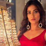 Aditi Sharma Instagram - ‘Strong enough to Hold on and Strong enough to Let go ‘🌼 Give me Reddd 💃🦋 Have a hapyyyy day 🌈🌻 #wednesdaywisdom 😇 #strongwomen 💓