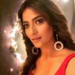 Aditi Sharma Instagram - ‘Strong enough to Hold on and Strong enough to Let go ‘🌼 Give me Reddd 💃🦋 Have a hapyyyy day 🌈🌻 #wednesdaywisdom 😇 #strongwomen 💓