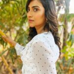 Aditi Sharma Instagram - Simplicity is the ultimate sophistication 🌈🤍 #lifeisbeautiful 😇🧿 #staystrong 🌹#thursdayvibes