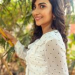 Aditi Sharma Instagram - Simplicity is the ultimate sophistication 🌈🤍 #lifeisbeautiful 😇🧿 #staystrong 🌹#thursdayvibes