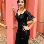 Aditi Sharma Instagram - 🖤happyy Sunday 🌈 It takes nothing to join the crowd but it takes everything to stand alone 🦋🌹 #countyourblessings 😇
