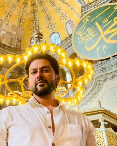 Aftab Shivdasani Instagram - ‘Religion is following the messenger,
Spirituality is following the message.’ 💌✨☮️ 
#loveandrespect #peace